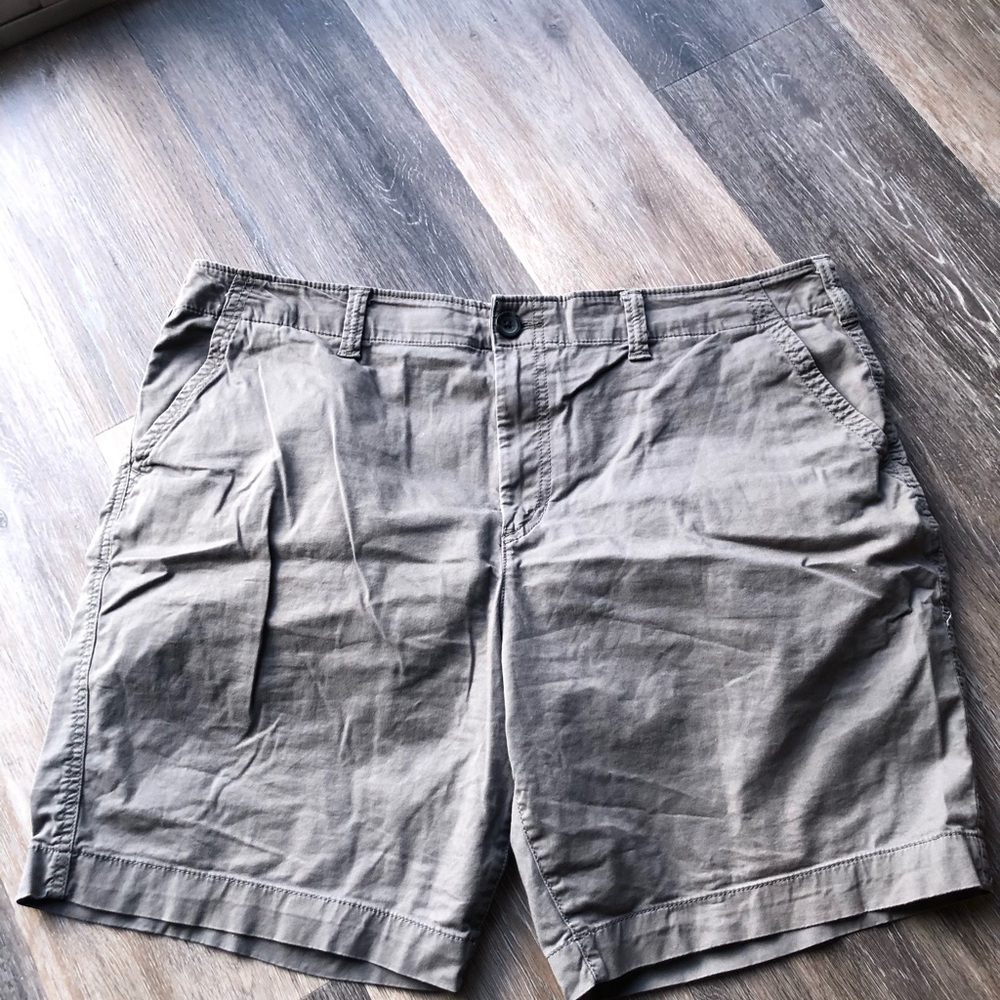 Urban Pipeline Men's Tan Flat Front Shorts Size 40 W